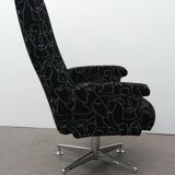 Designer armchair with 4-star cross base from Ligne Roset vintage 1970