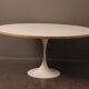 Table basse avec pied tulipe blanche - années 1960