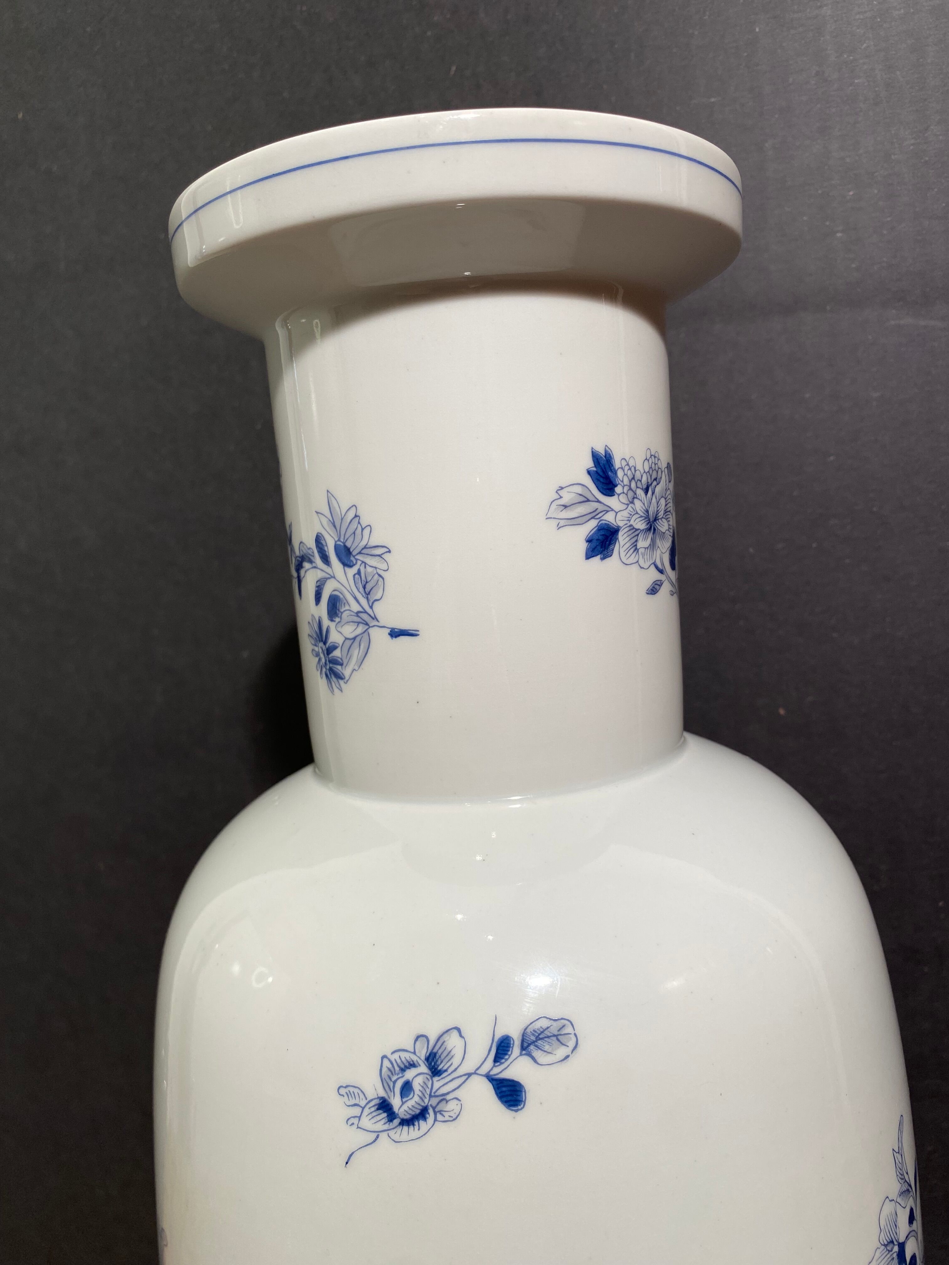 Large vase with Far Eastern porcelain decoration from Portugal Vista Alegre