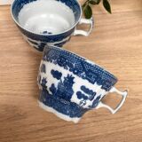 2 fine porcelain cups