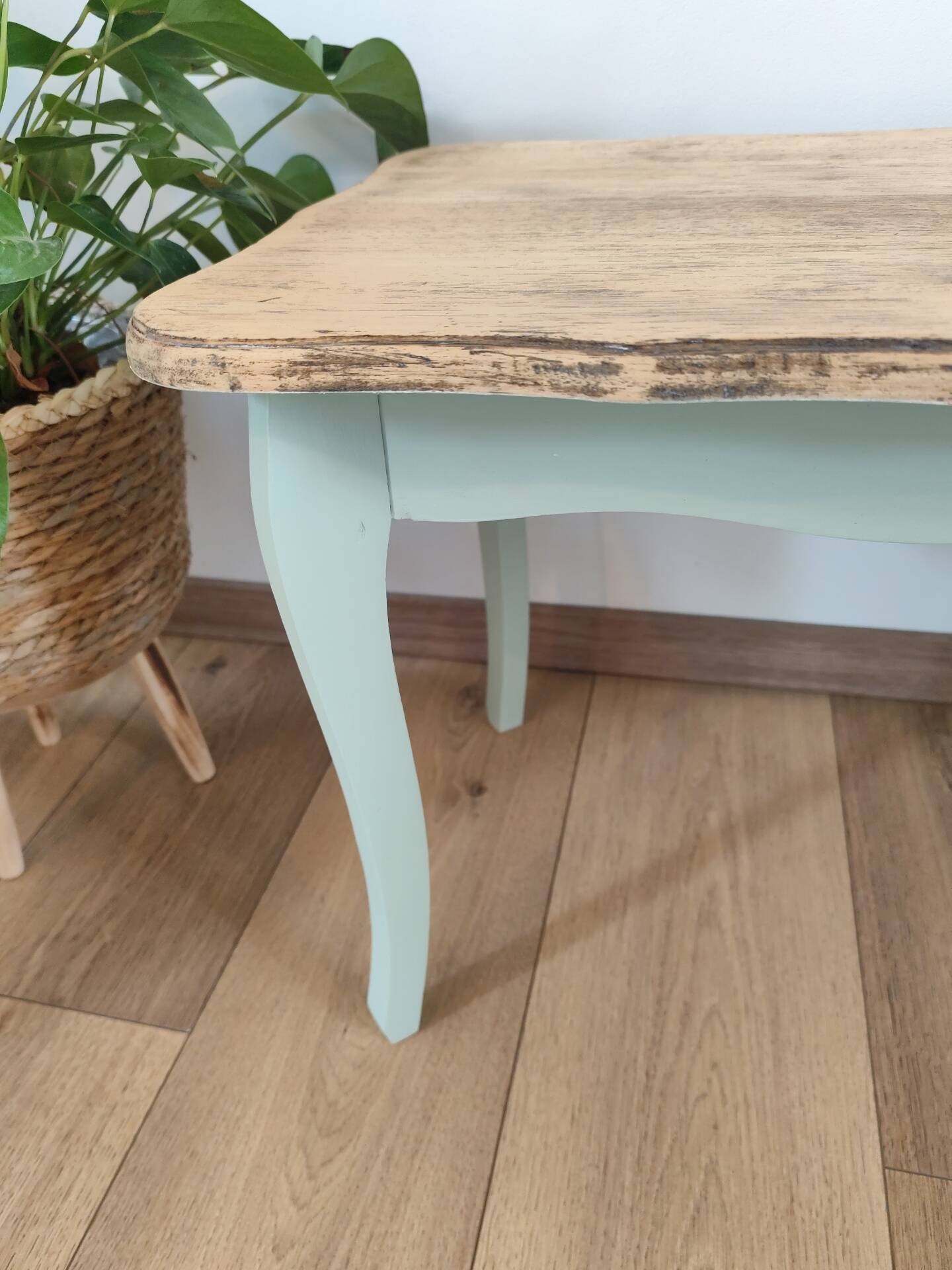 Small coffee table country style