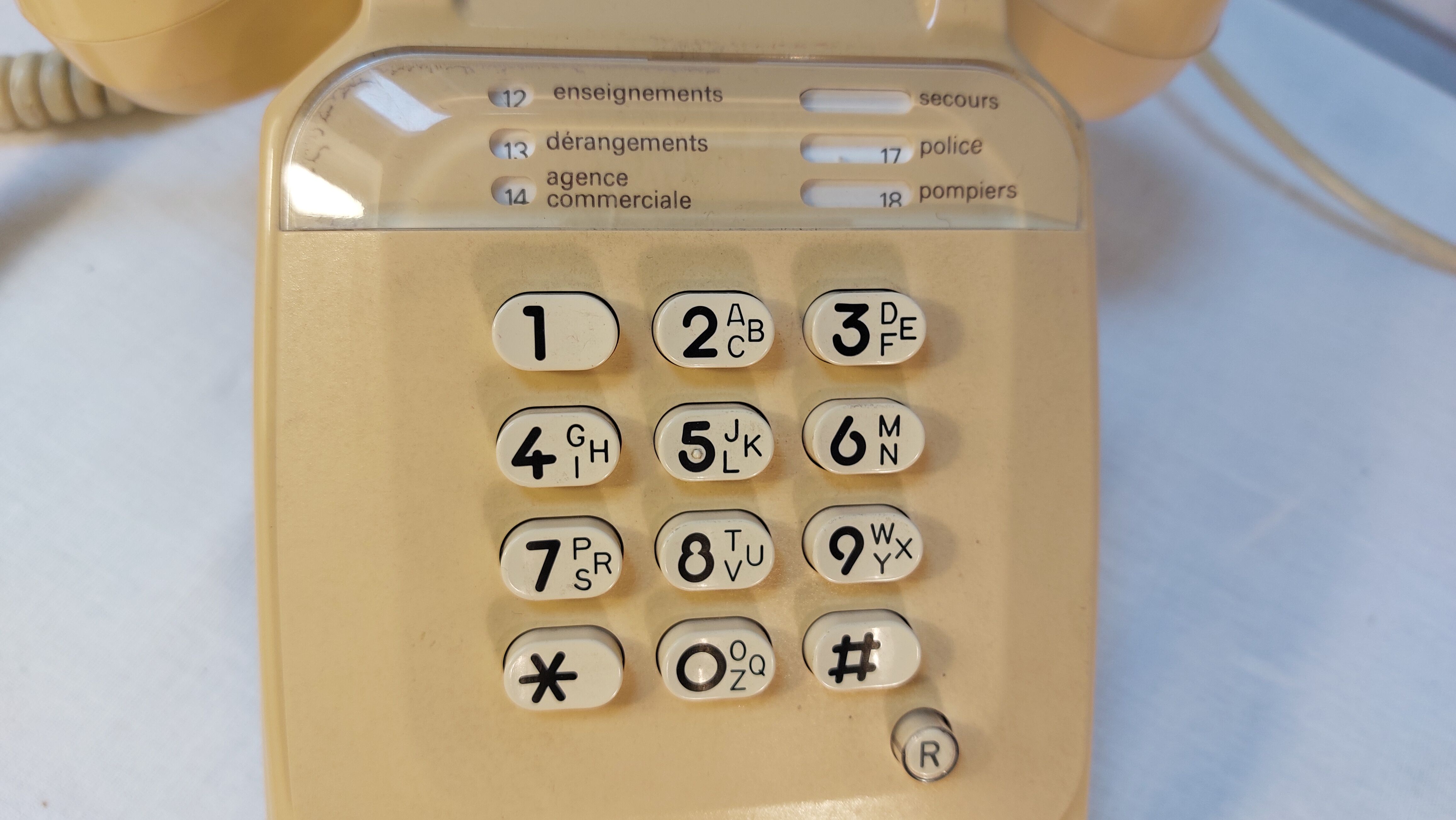 Vintage phone with socotel s63 ivory keys