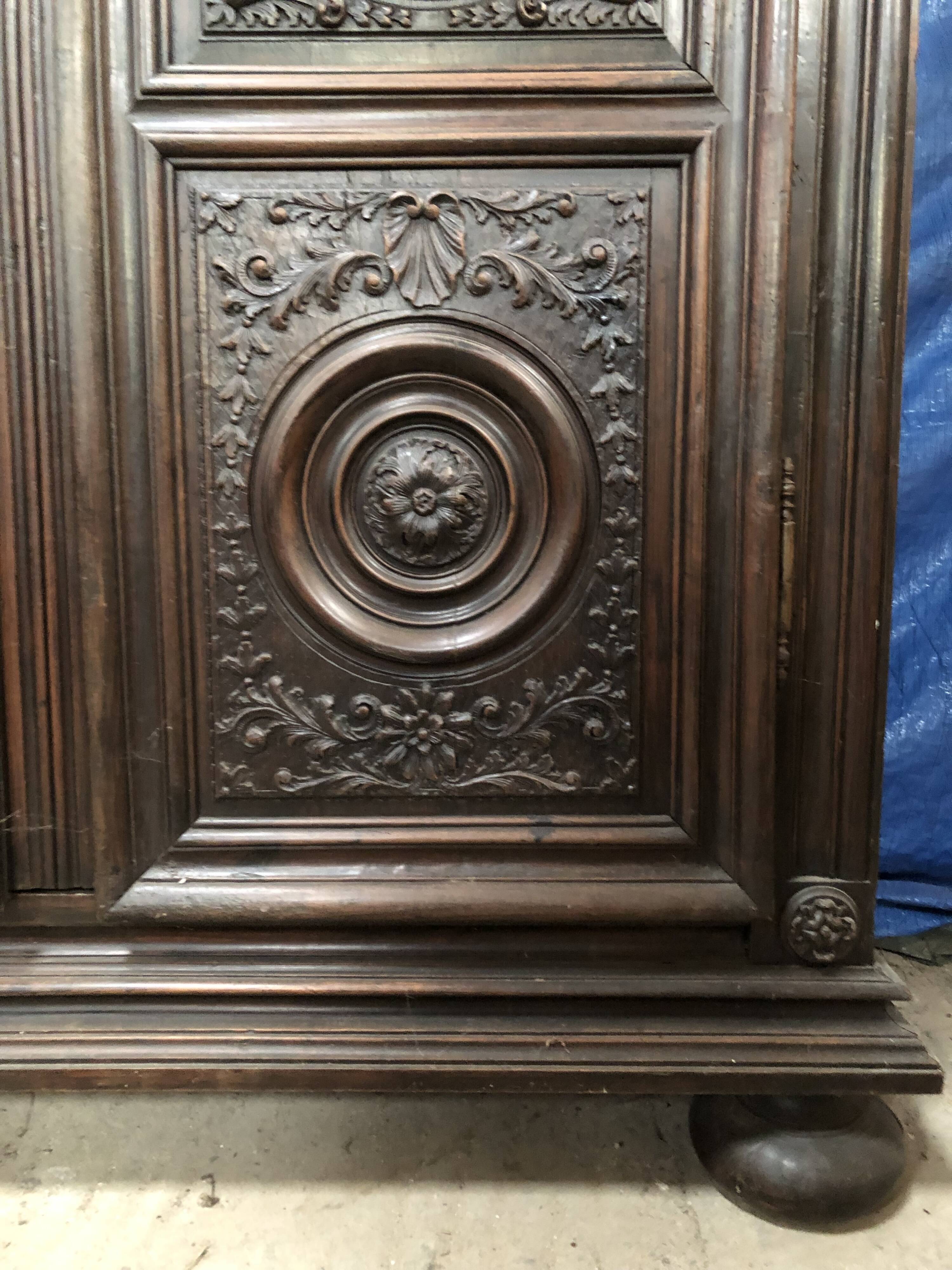 Antique Louis XIII armoire in solid walnut with carved doors