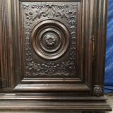 Armoire ancienne Louis XIII en noyer massif avec ses portes sculptées