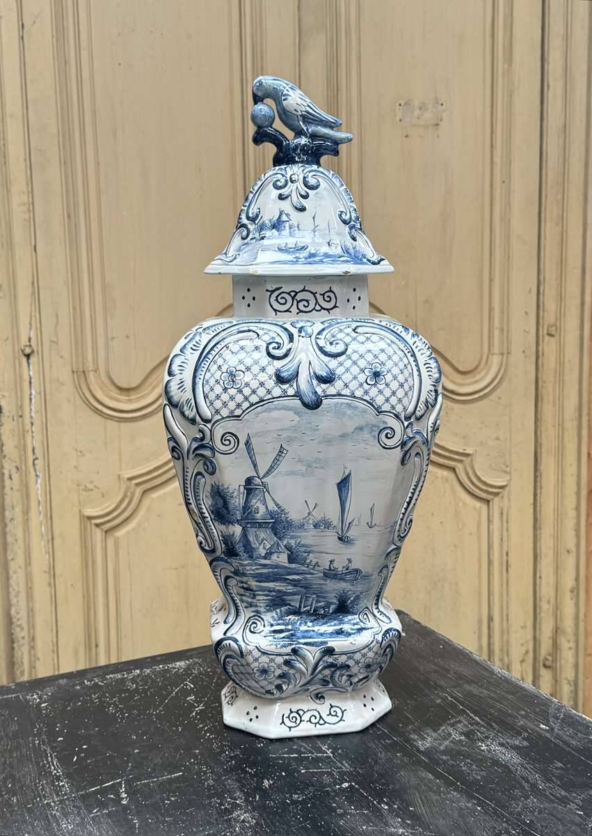 Large baluster vase with parrot - Holland, Delft 19th century