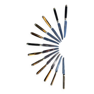12 petits couteaux