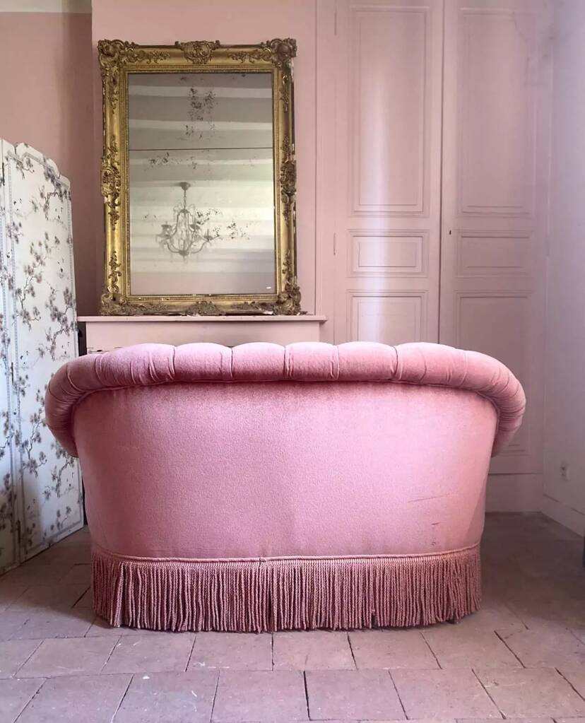 Pink velvet toad sofa
