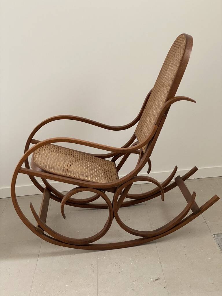 Thonet rocking chair – Bentwood & caning – Vintage – Condition