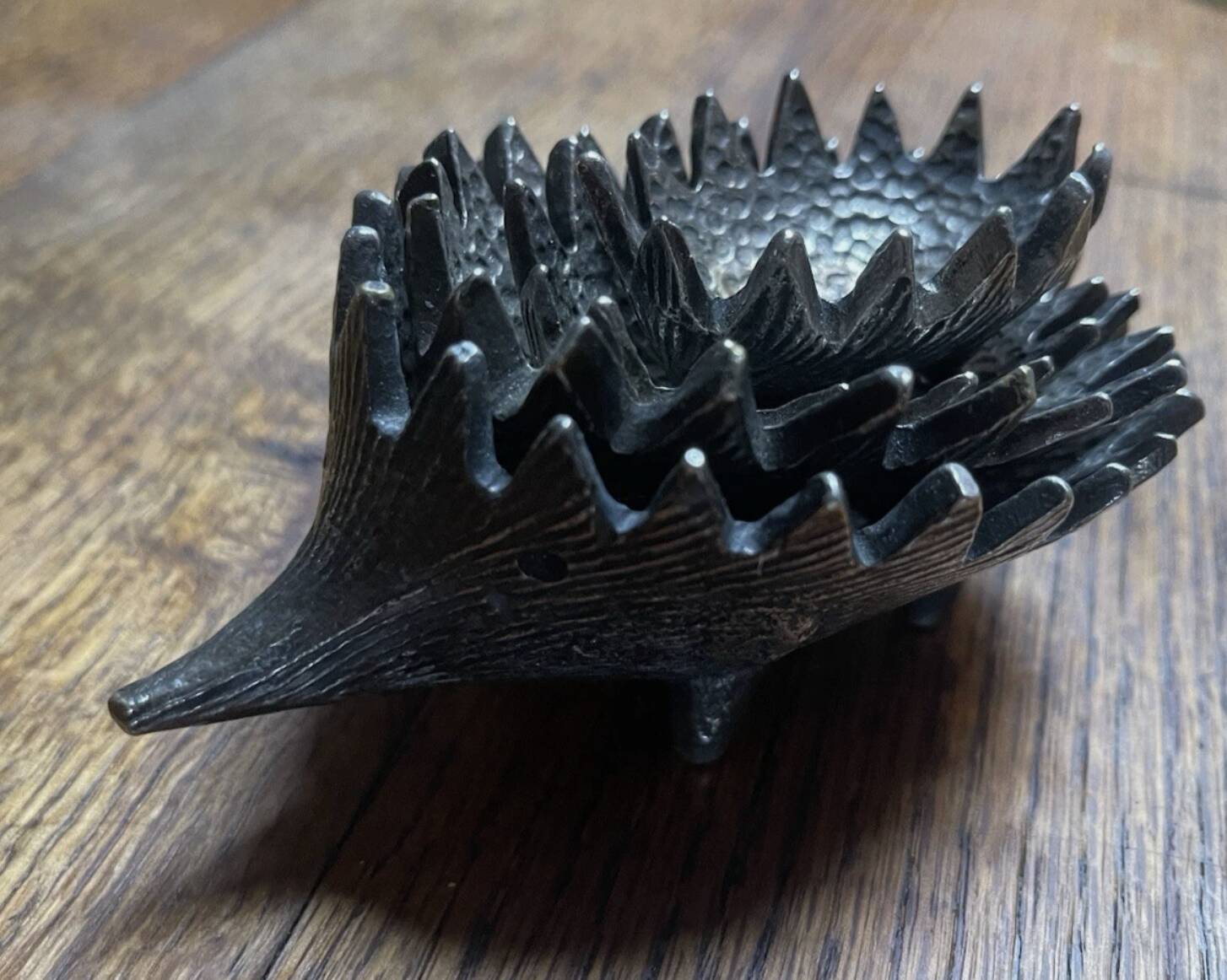 Walter Bosse / Herta Baller — Patinated brass - 4 nesting hedgehogs - 195