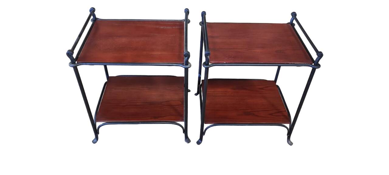 Paire de tables de chevet en fer forgé et bois