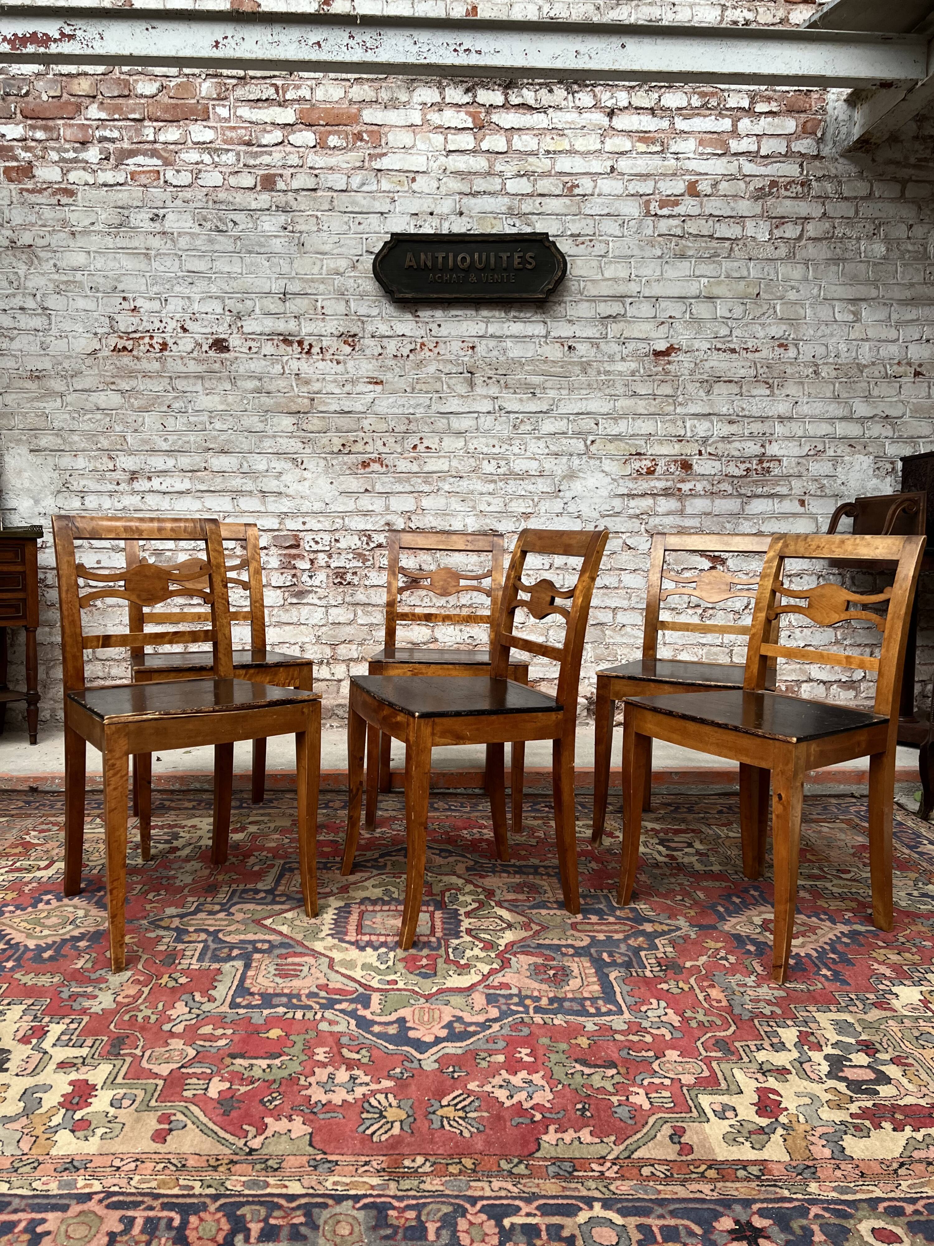 Suite de six chaises en bois naturel XIX eme siècle
