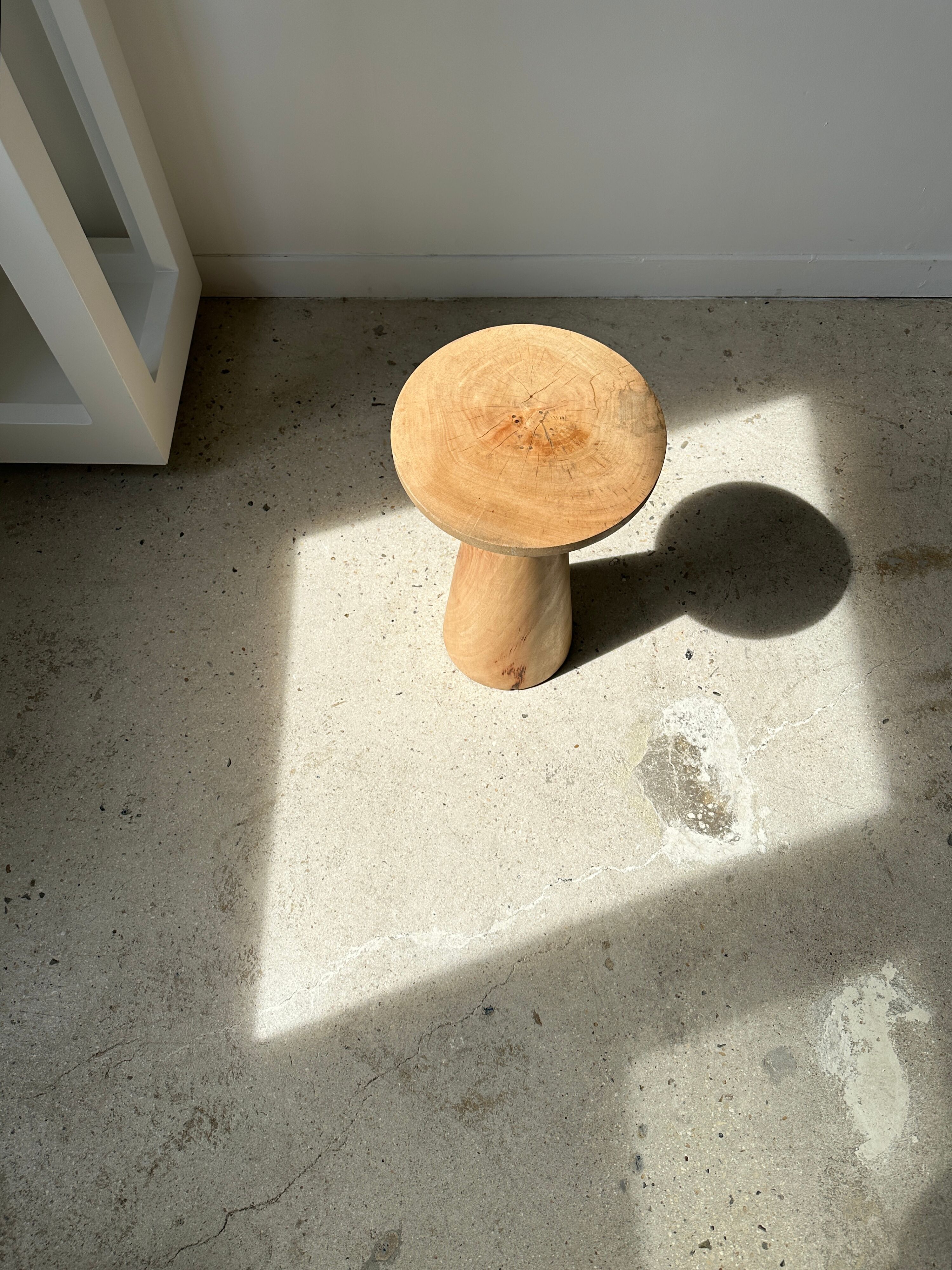 Side table, end of sofa in natural mango monoxyl conical tray H:50cm