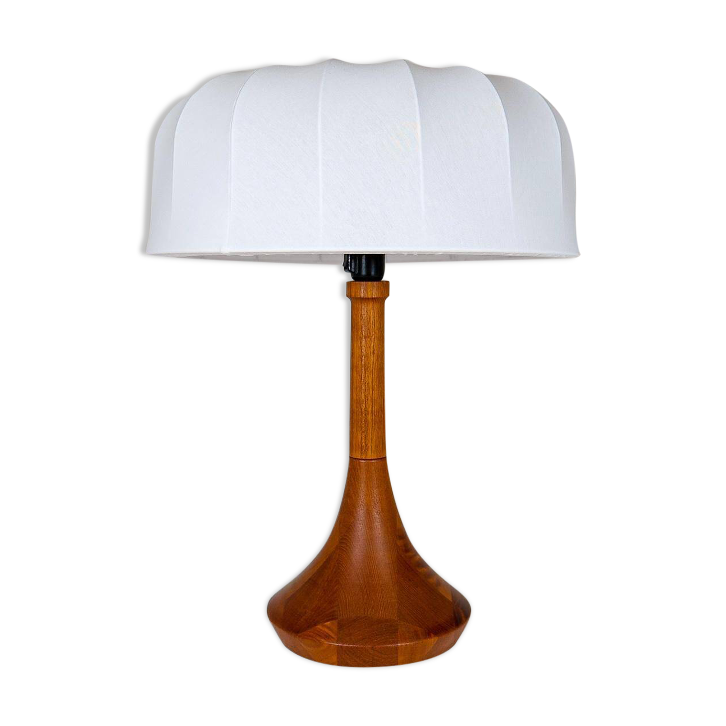 Mid-century table lamp in solid teak by Lisbeth Brams, Denmark, 1960s.