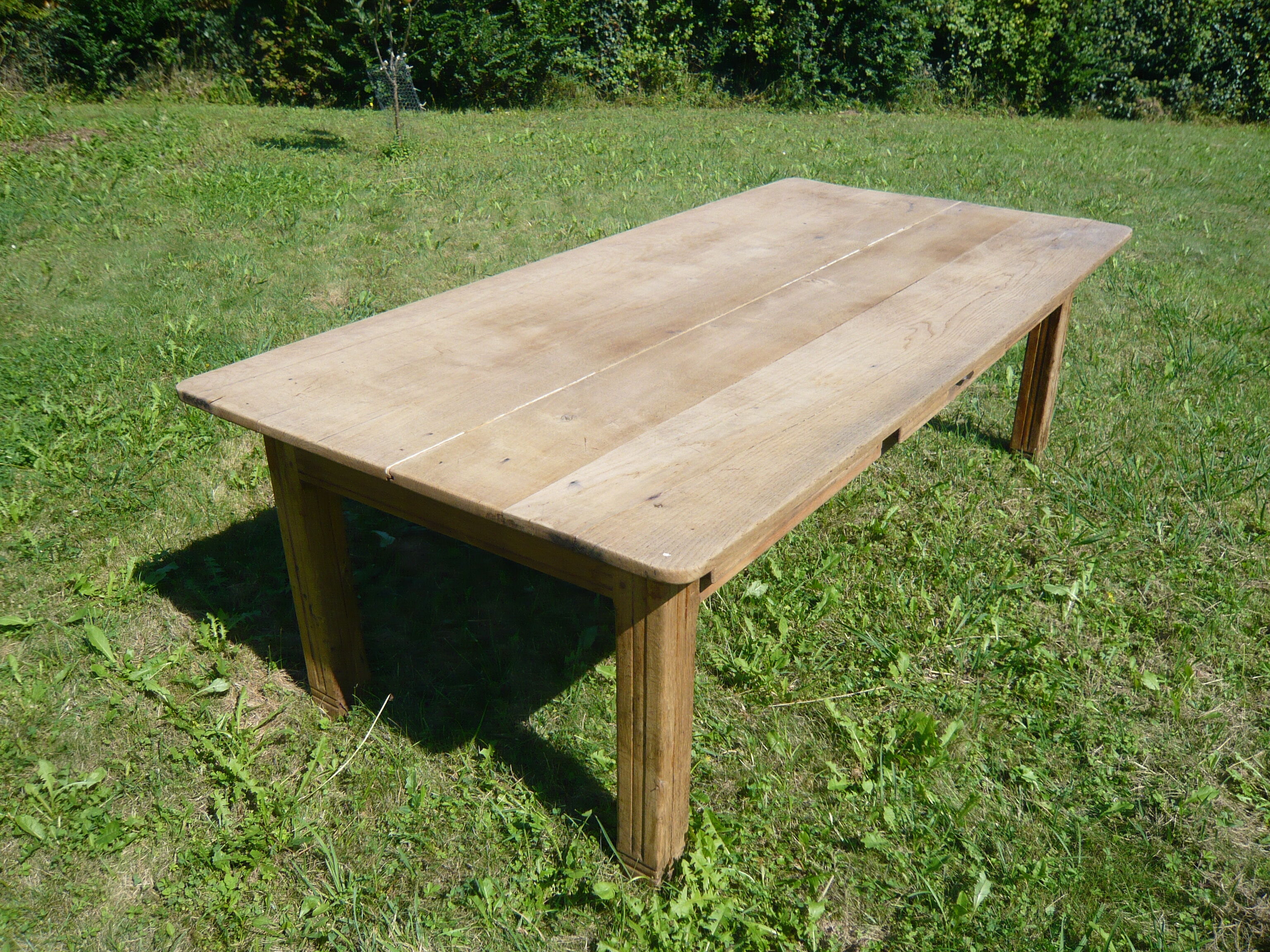 Farm table