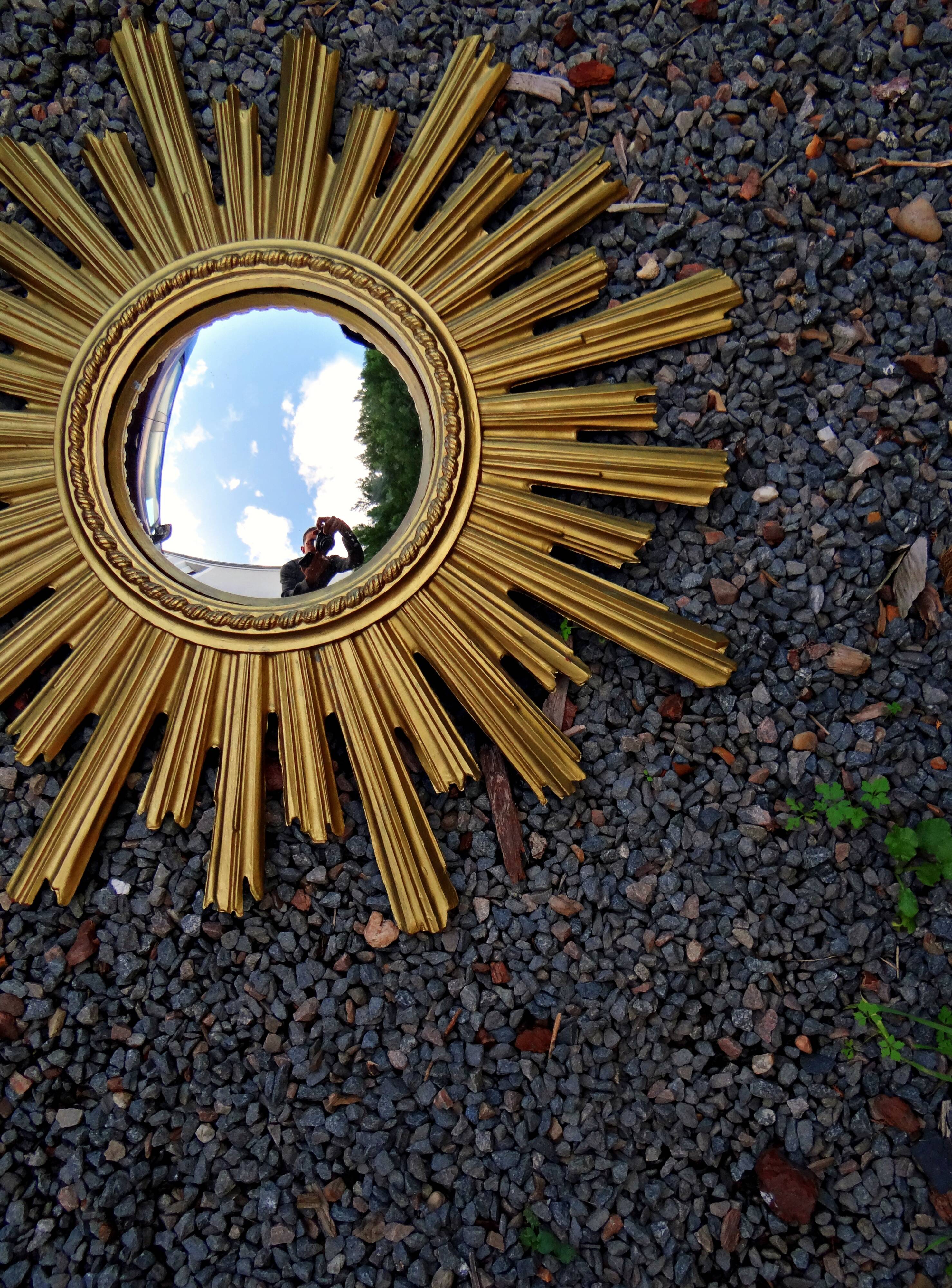 Miroir Soleil Sunburst œil de sorcière en résine doré style mid-century