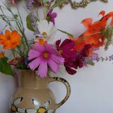 Water pitcher vase old décor daisies