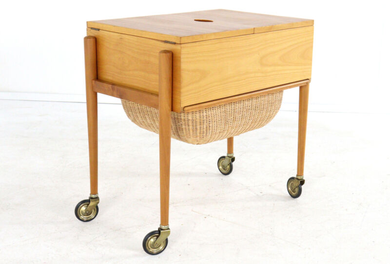 Lotos sewing box
