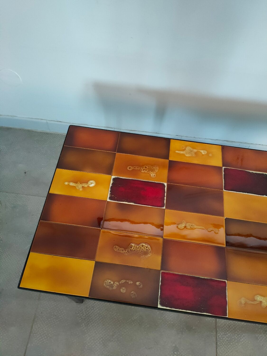 Coffee table in ceramic