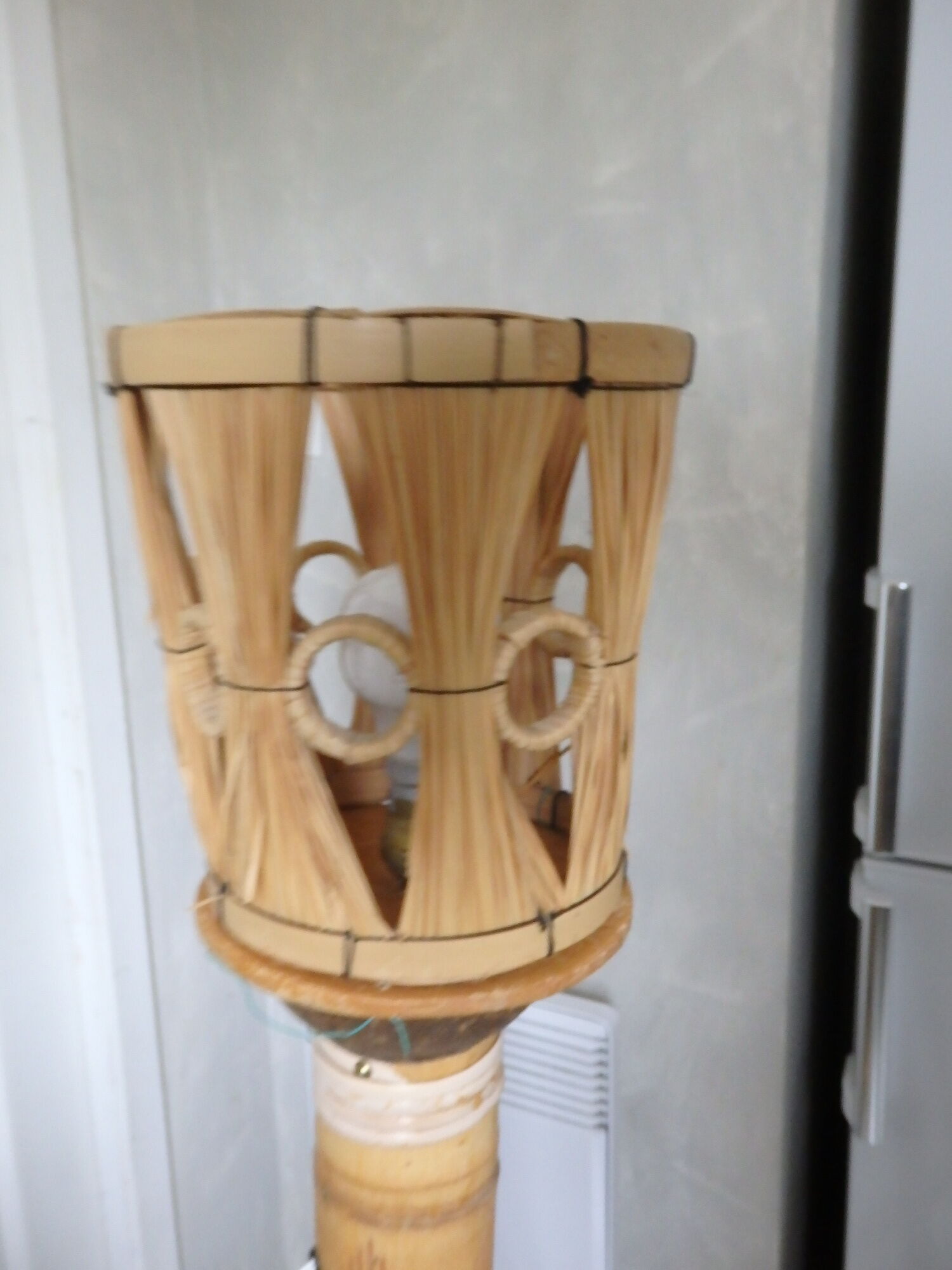 Lampadaire vintage en bambou et rotin