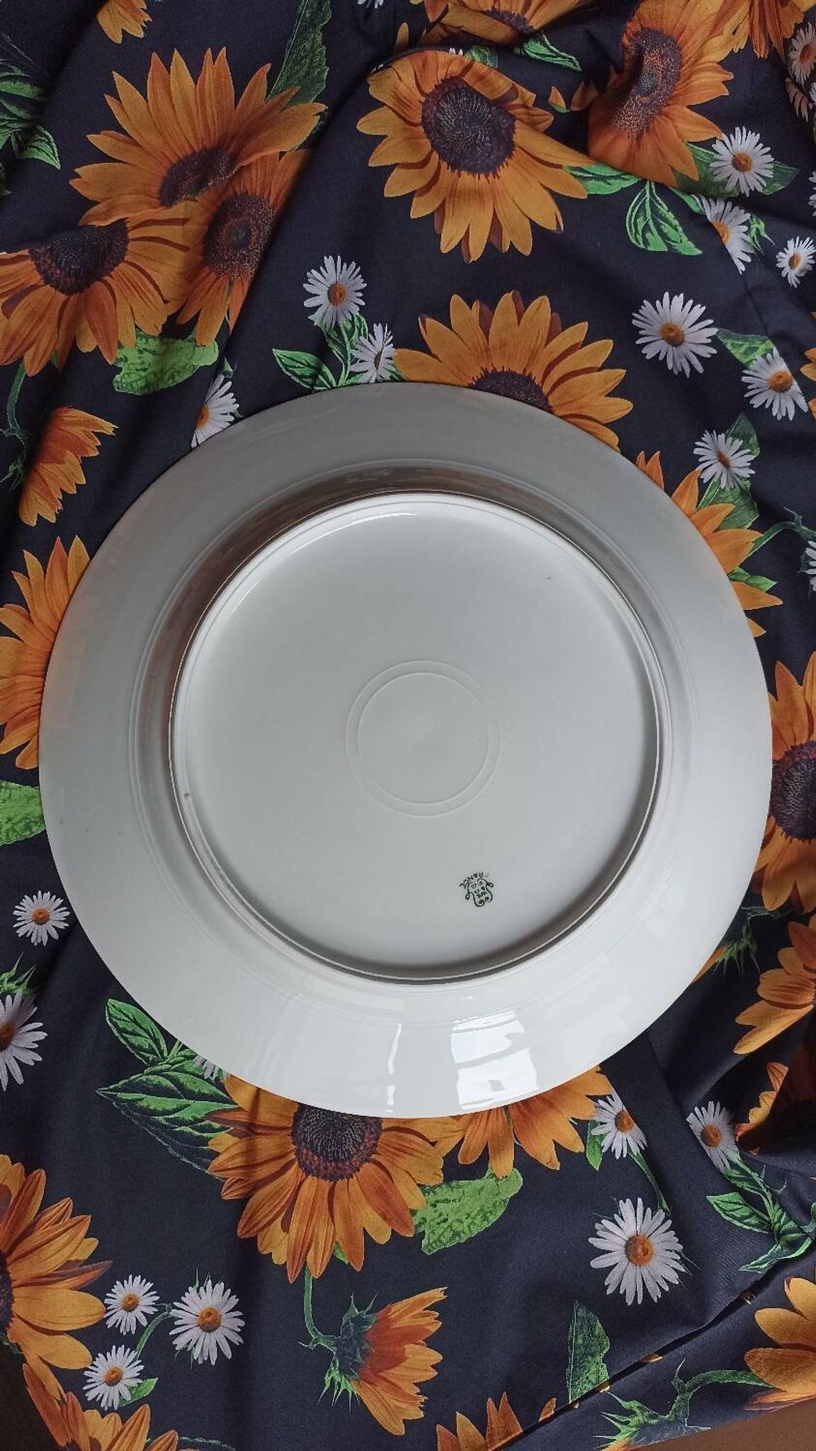 Plat de service en porcelaine de Limoges William Guérin et Compagnie