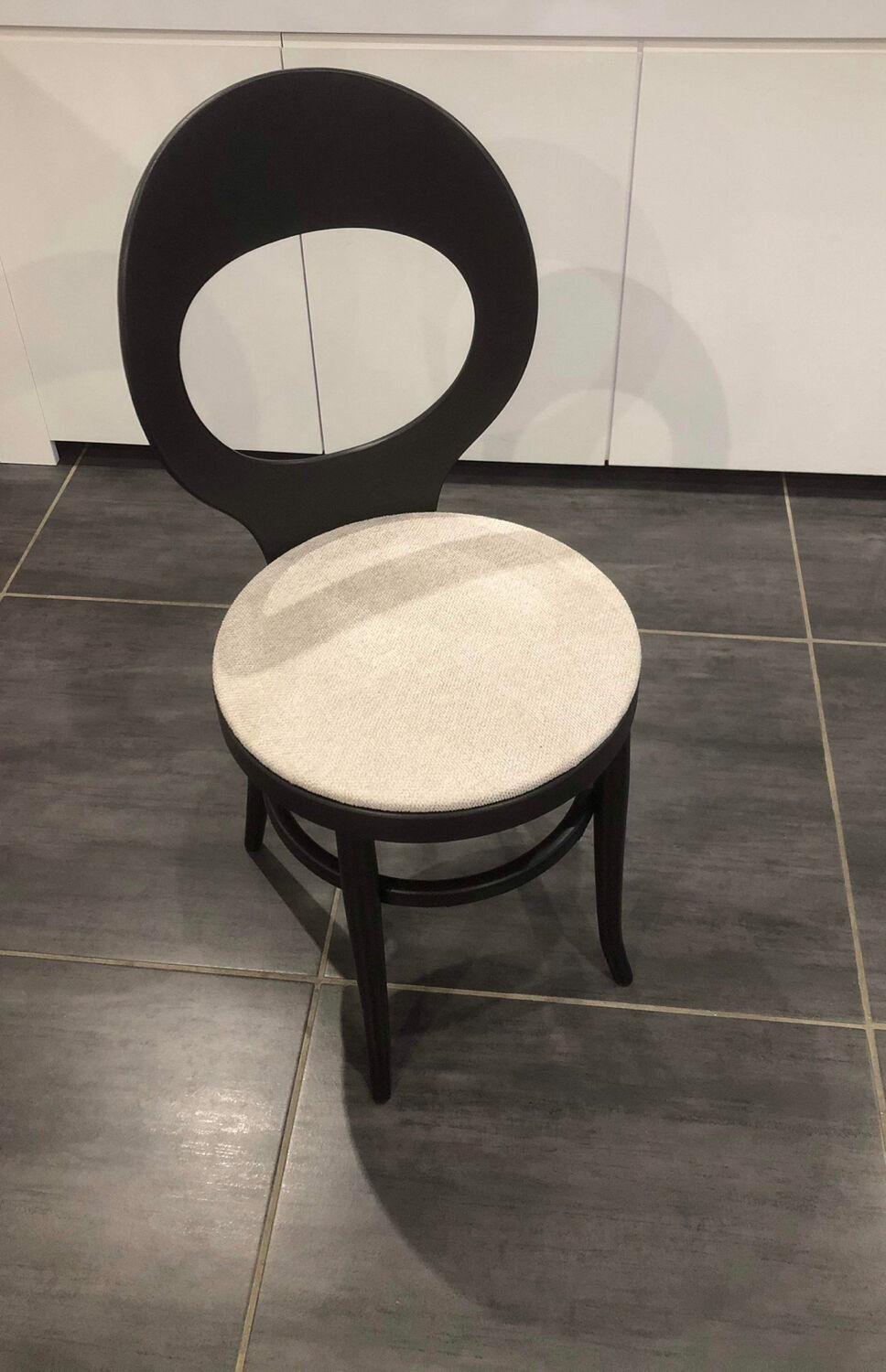 Chaise Baumann modèle « mouette » années 1960.
