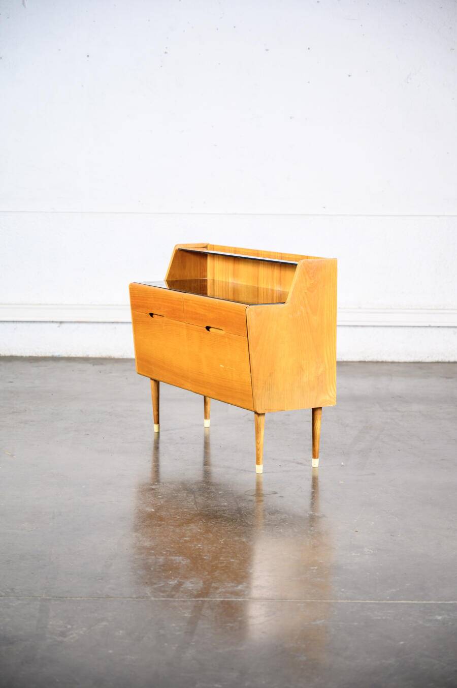 Black plateau chest of drawers