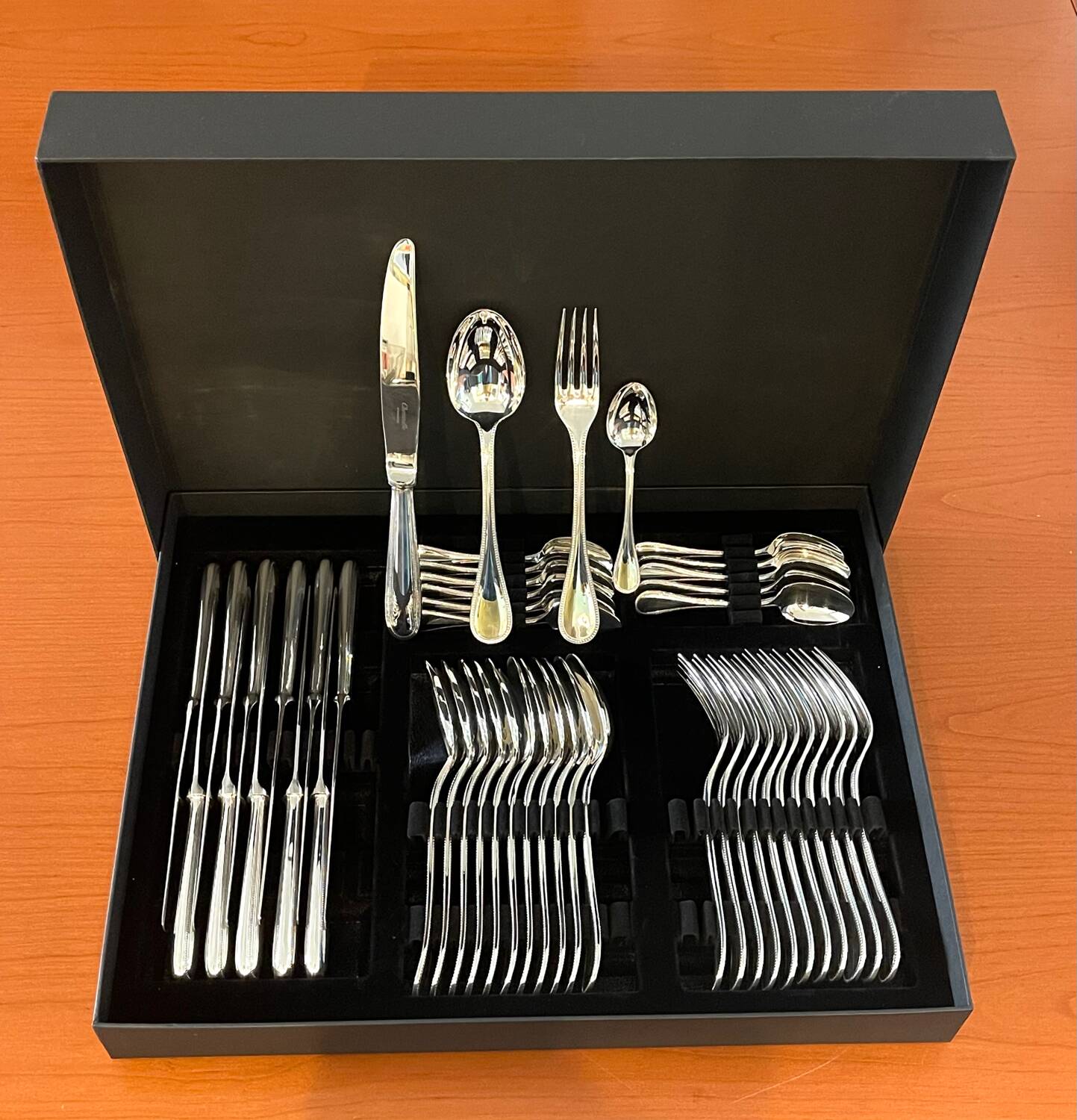 Christofle perles ,ménagère 48 pieces ,très bon état