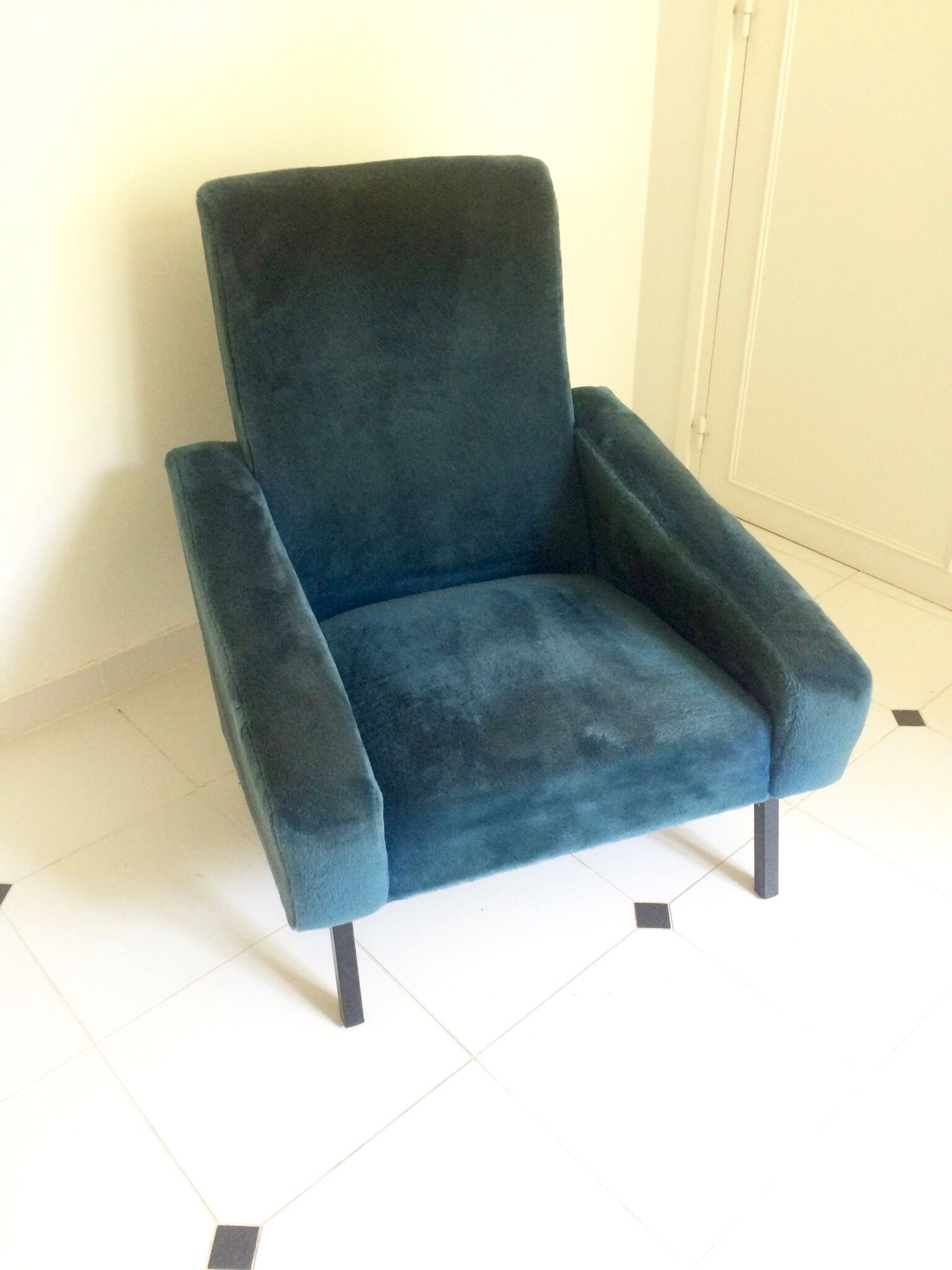Armchair blue duck