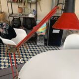 Architect's lamp in burgundy red metal, adjustable and articulated vintage