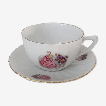 Tasse et soucoupe en porcelaine