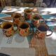 Six mugs en grès
