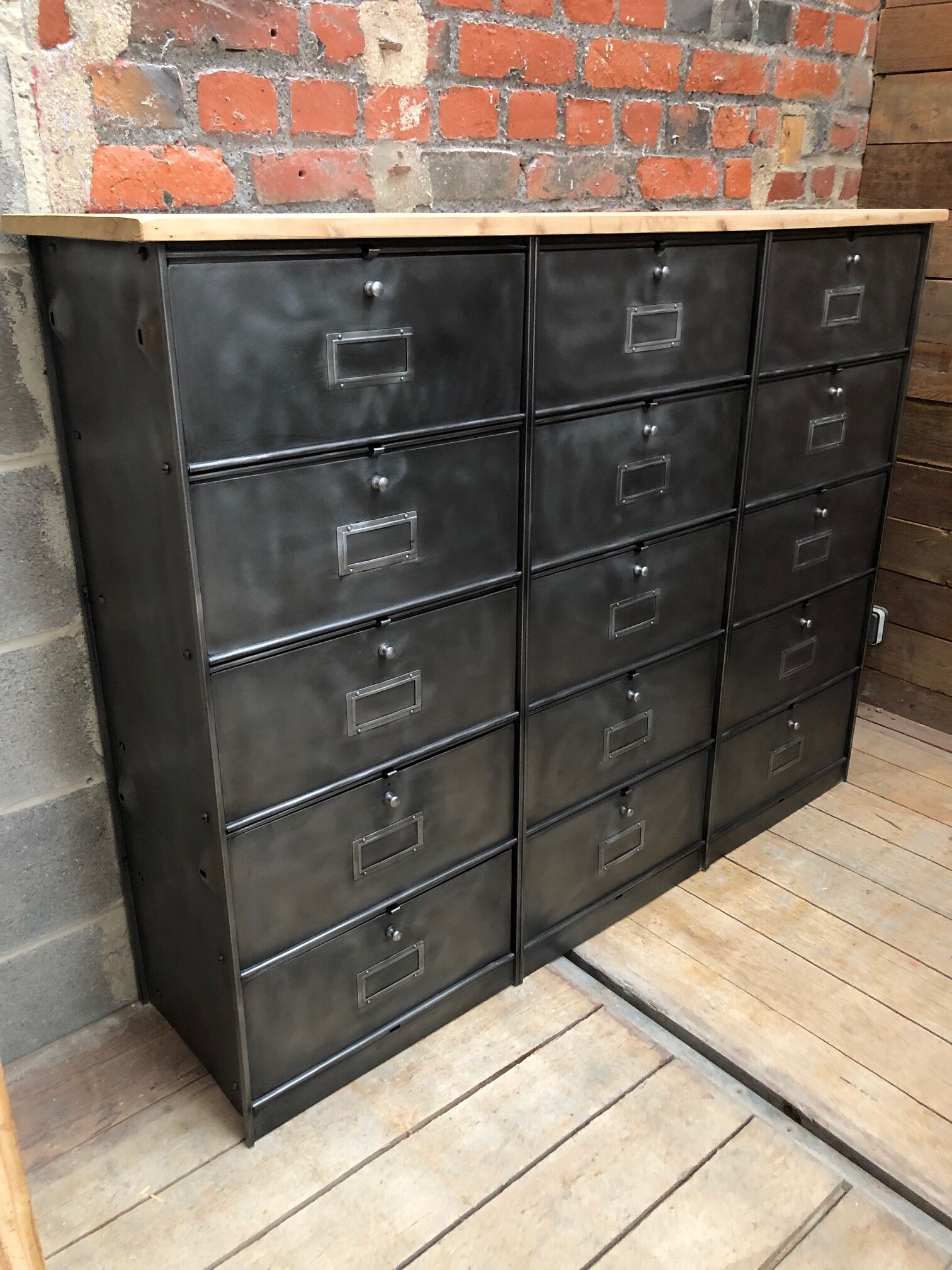 Old metal cabinet 15 valves