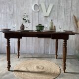 Extendable country table