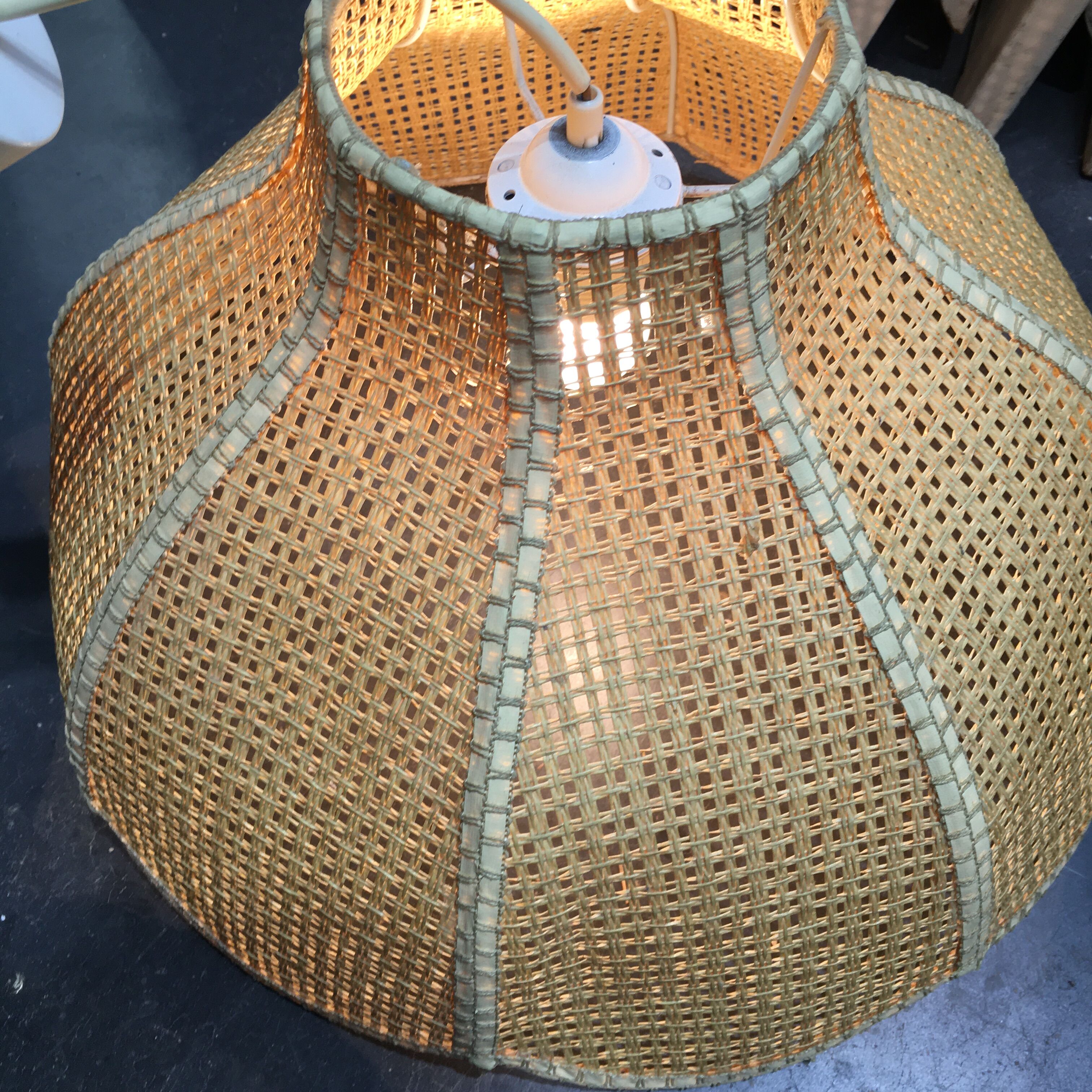 Vintage suspension in natural fibers