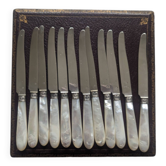 Silver and mother-of-pearl fruit knives