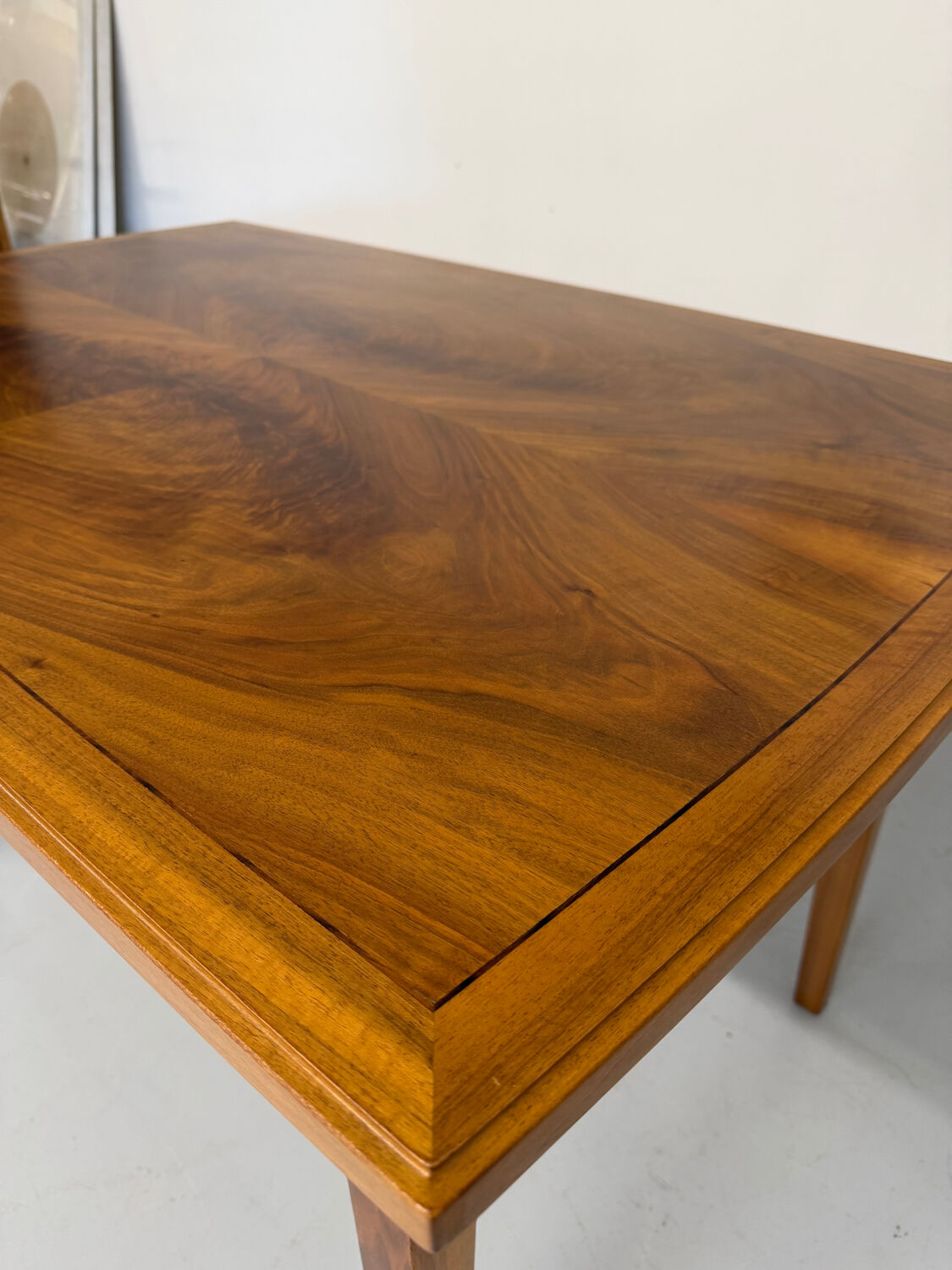 Table de repas à rallonges noyer massif design style scandinave an70