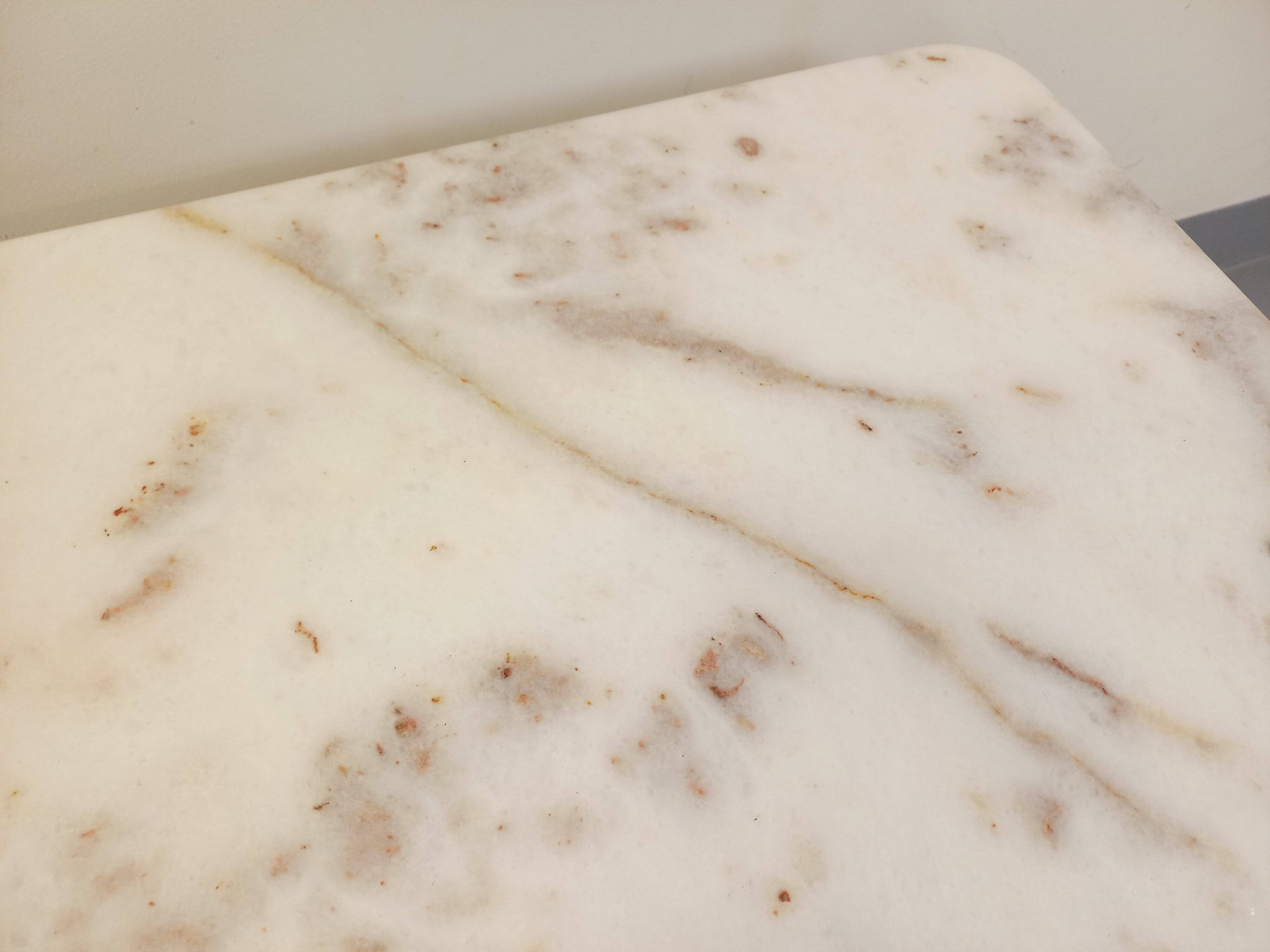 Pair of vintage nesting coffee tables in white marble from the 1970s.