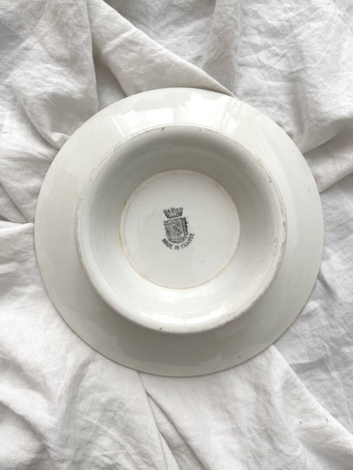 Low ironstone compote dish with blue and gold trim, Saint Amand