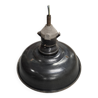 Industrial pendant light in black and white enamelled sheet metal