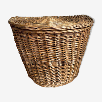 Beige wicker basket