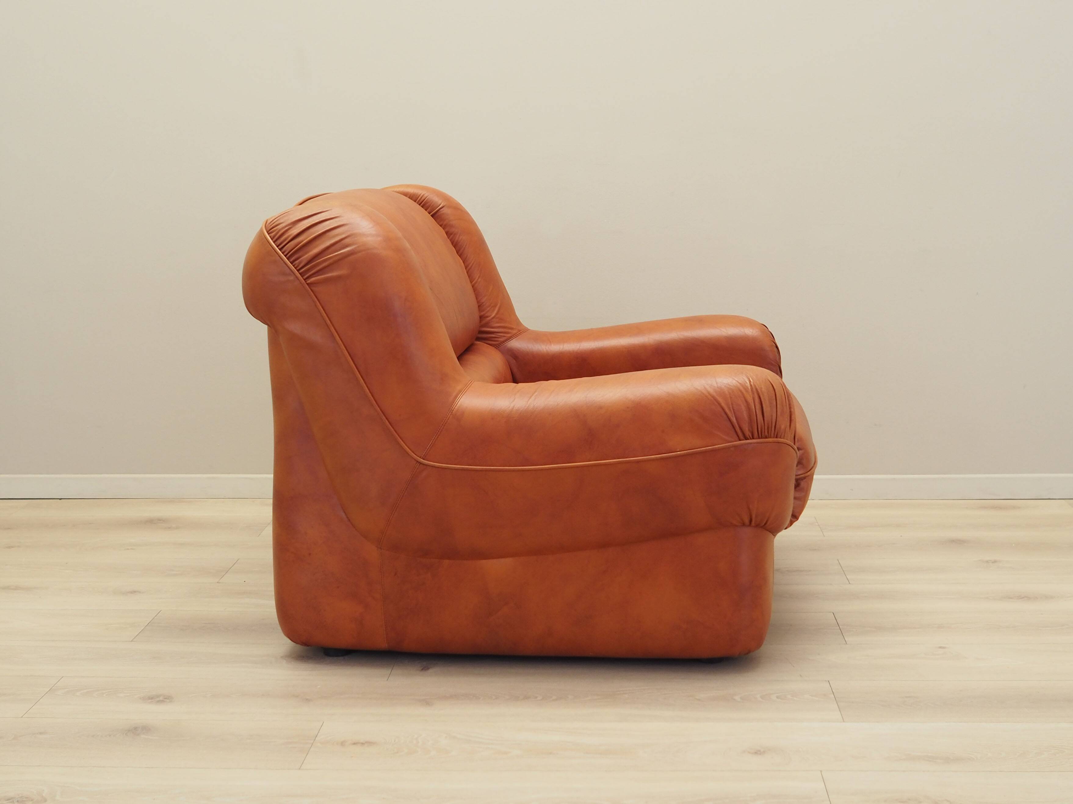 Fauteuil orange, design italien, années 1970, fabricant : Mimo Padova