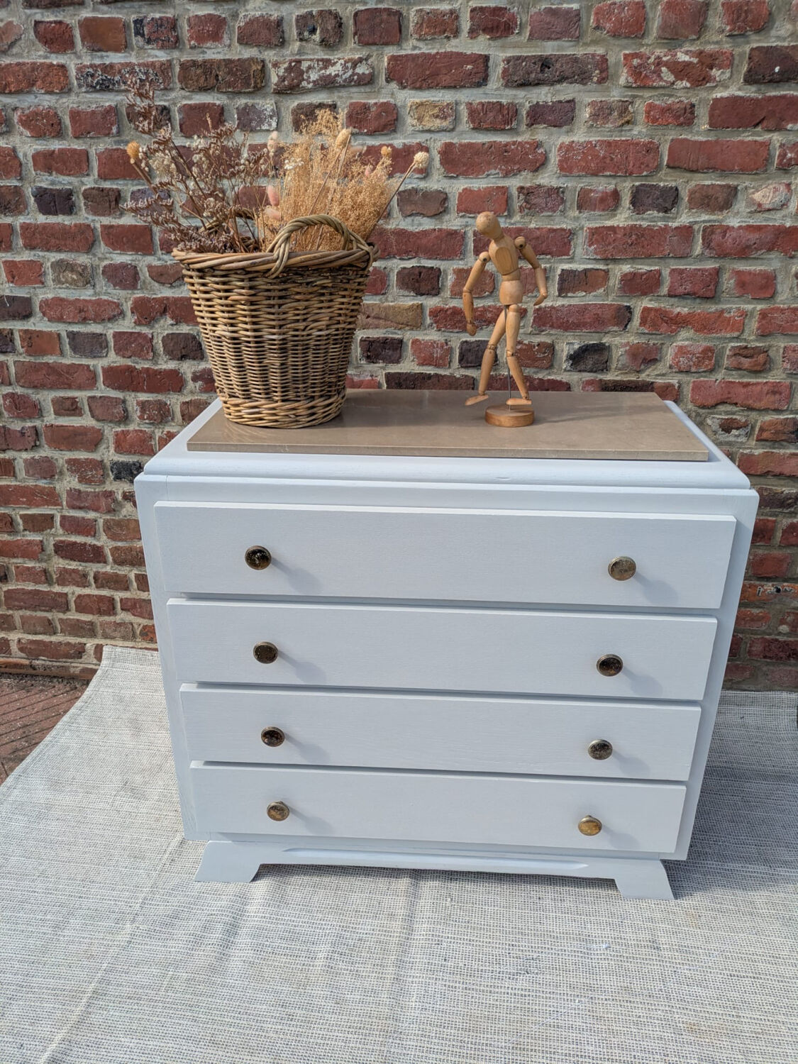 Chest of drawers