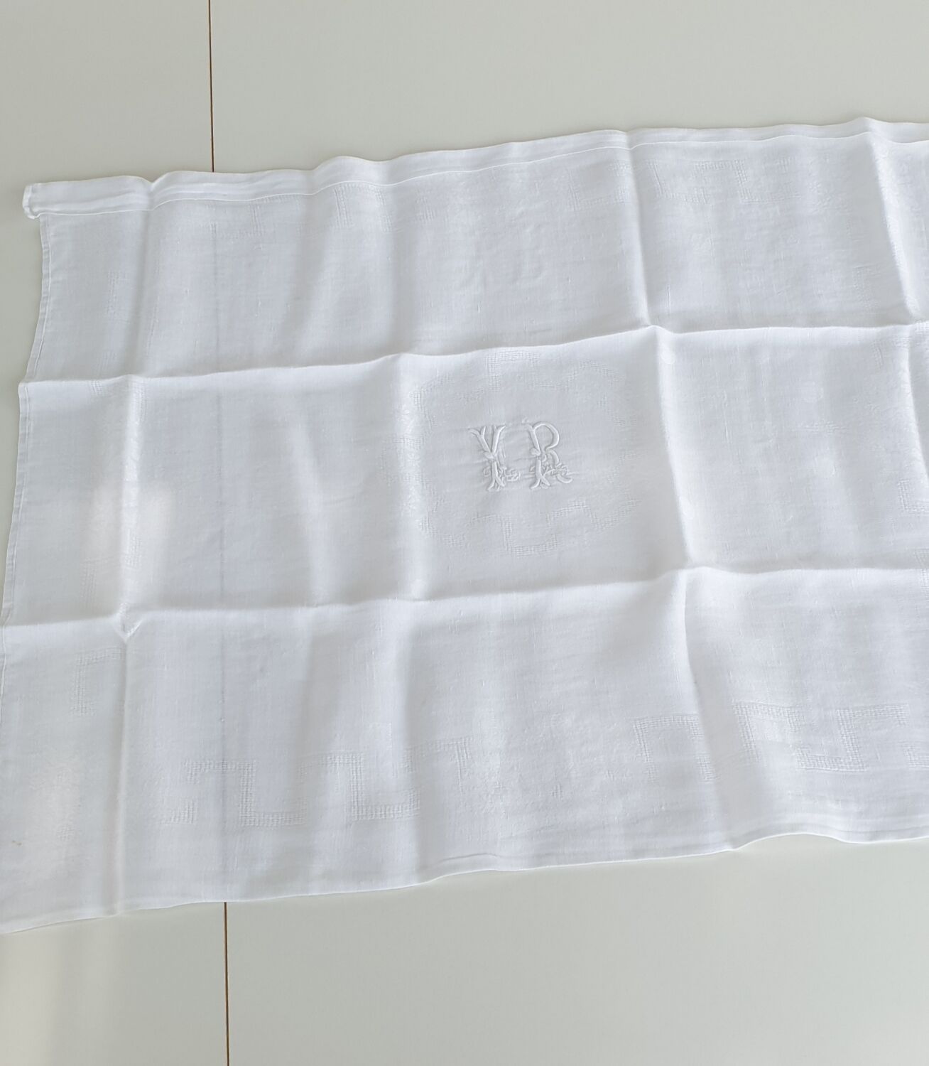 Old tablecloth with 6 towels