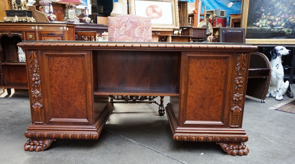 Neo-renaissance style office