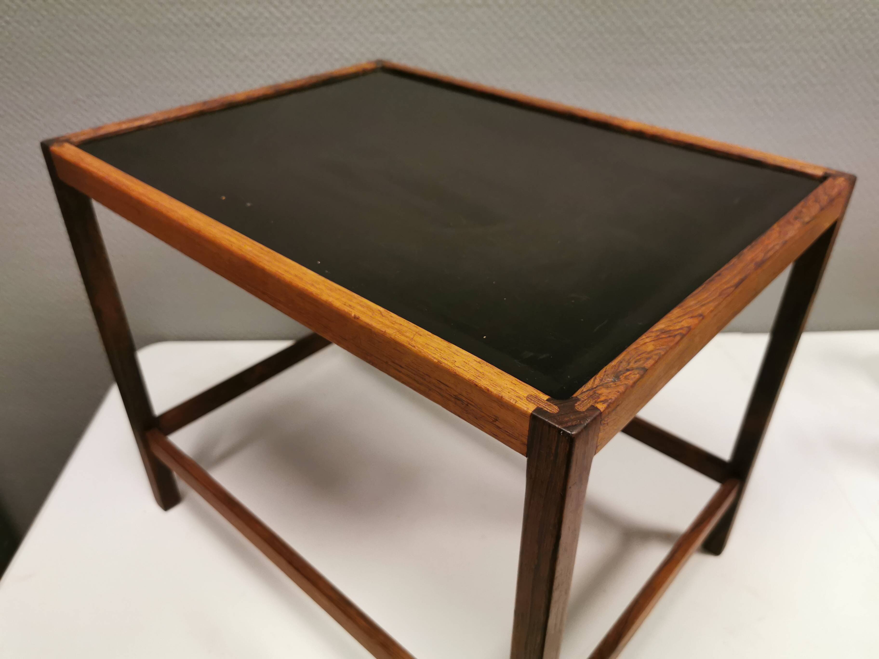 Smaller lamp/Side table of rosewood with black formica tabletop, designed by Kurt Østervig.