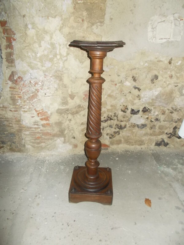 Colonne sellette en bois