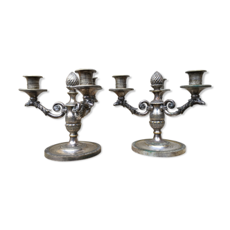 Paire de chandeliers en métal argenté