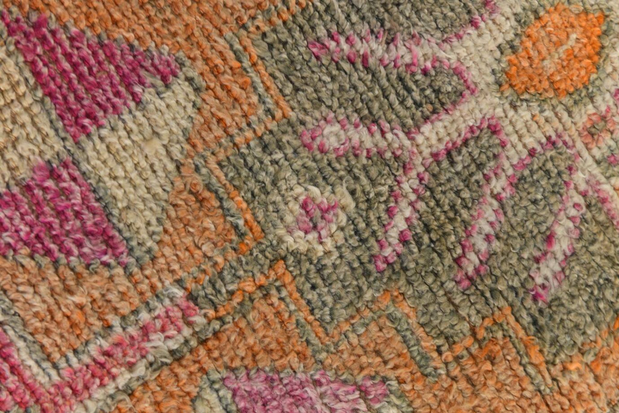 Tapis runner bohème aux motifs naïfs, palette douce et vibrante, 86x309Cm