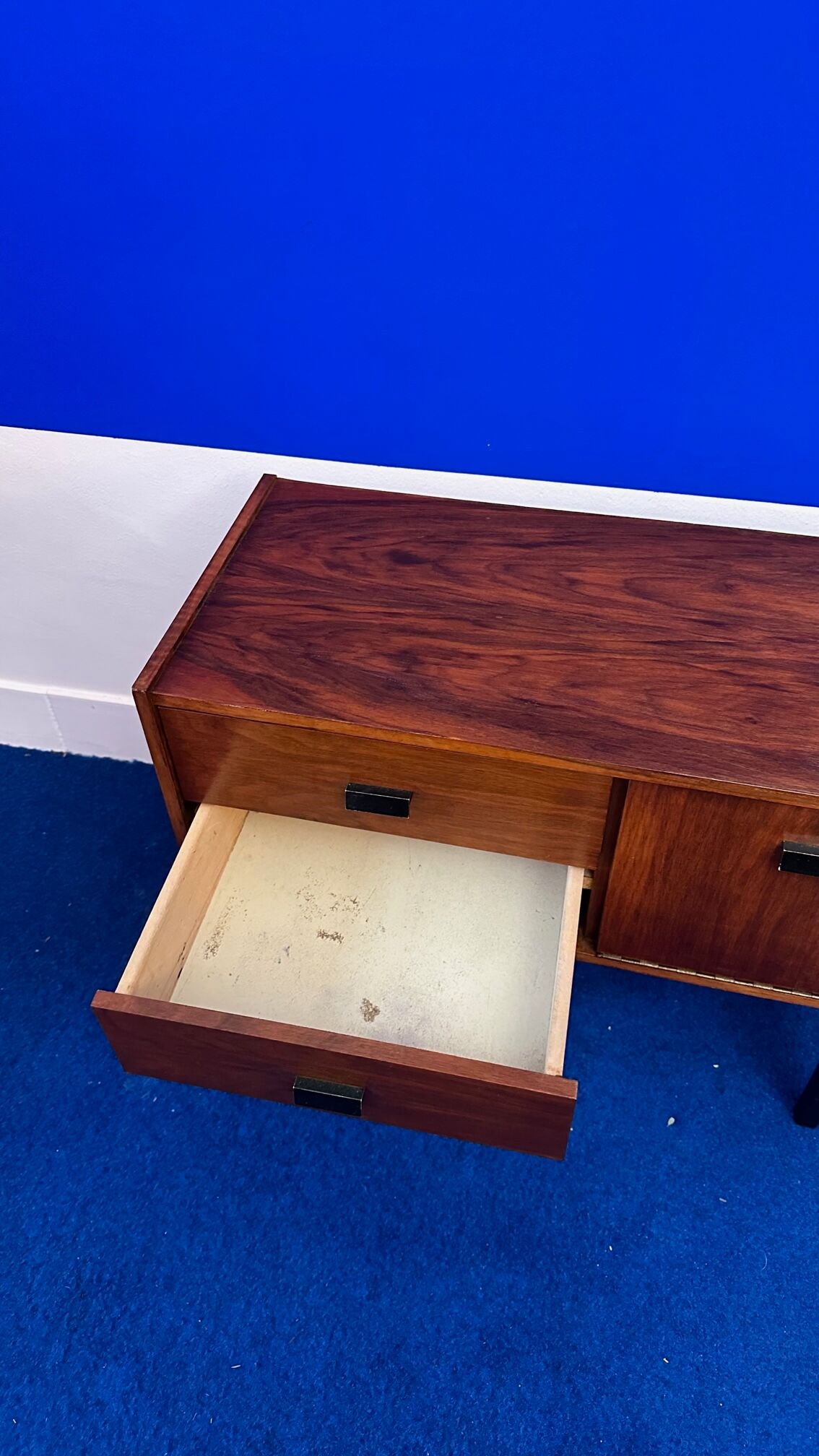 Mini enfilade of the years feet compass of the 60s