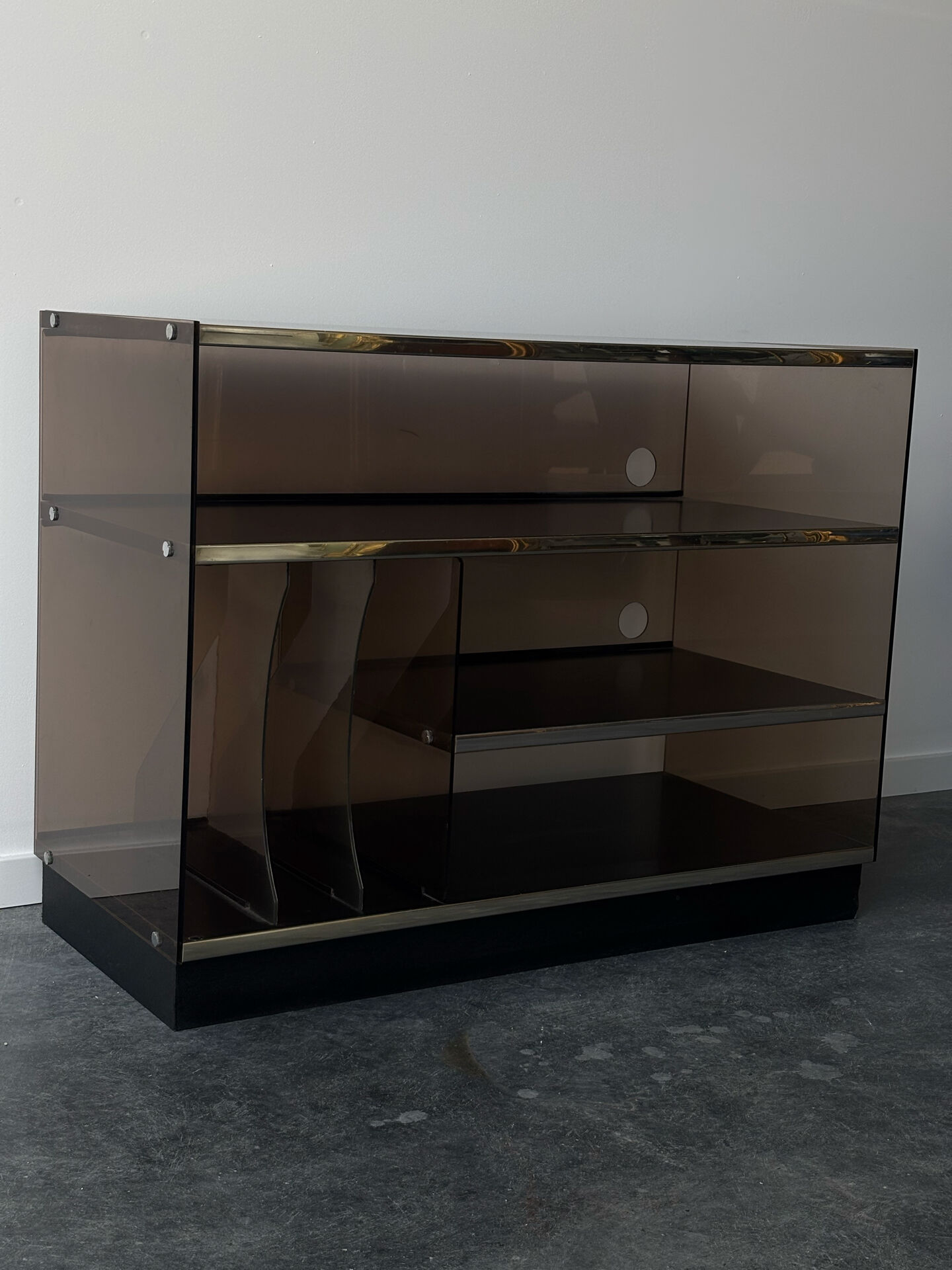 Meuble hi-fi en plexiglas fumé 1970
